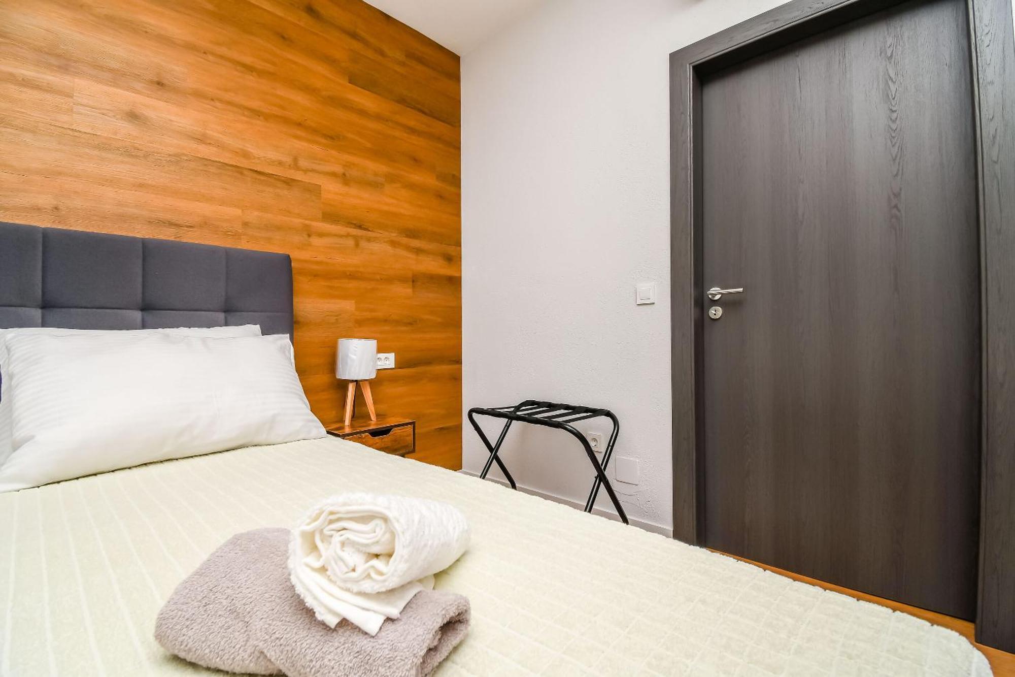 Apartments Neli โตรกีร์ ภายนอก รูปภาพ