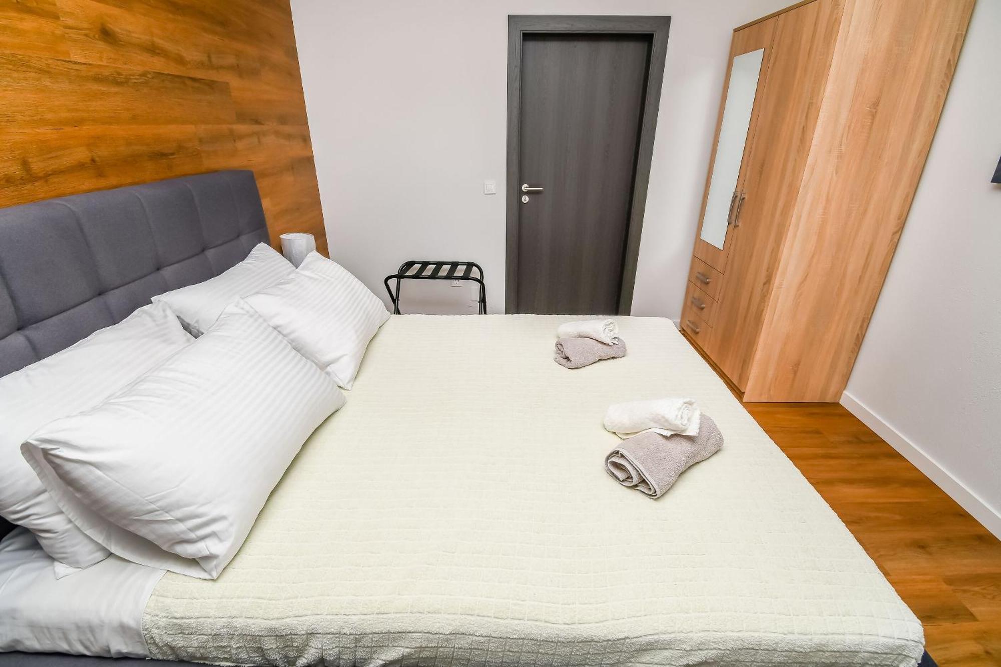 Apartments Neli โตรกีร์ ภายนอก รูปภาพ