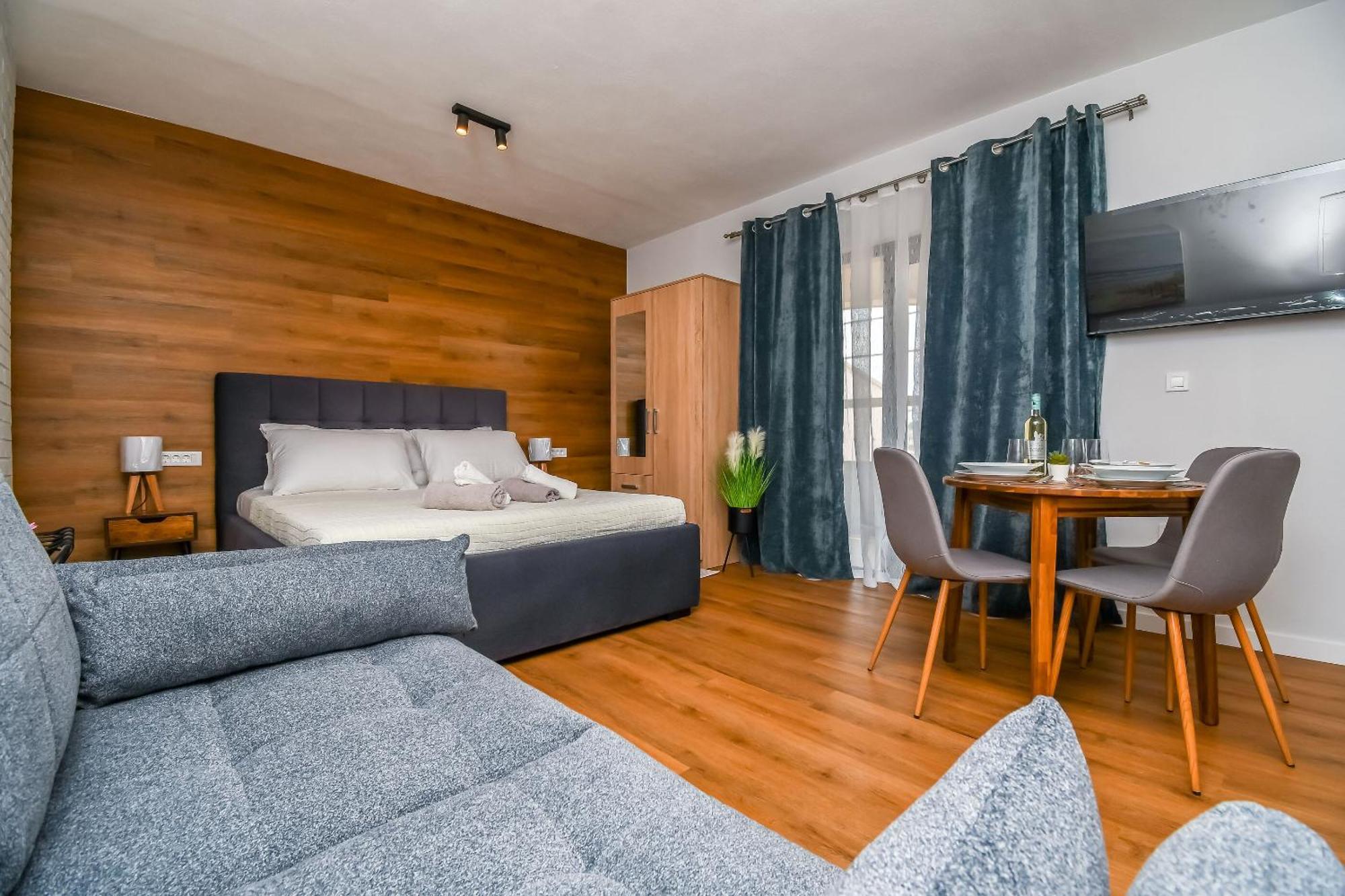 Apartments Neli โตรกีร์ ภายนอก รูปภาพ