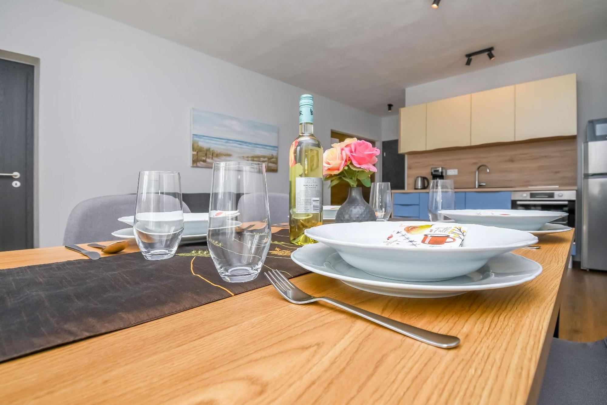 Apartments Neli โตรกีร์ ภายนอก รูปภาพ