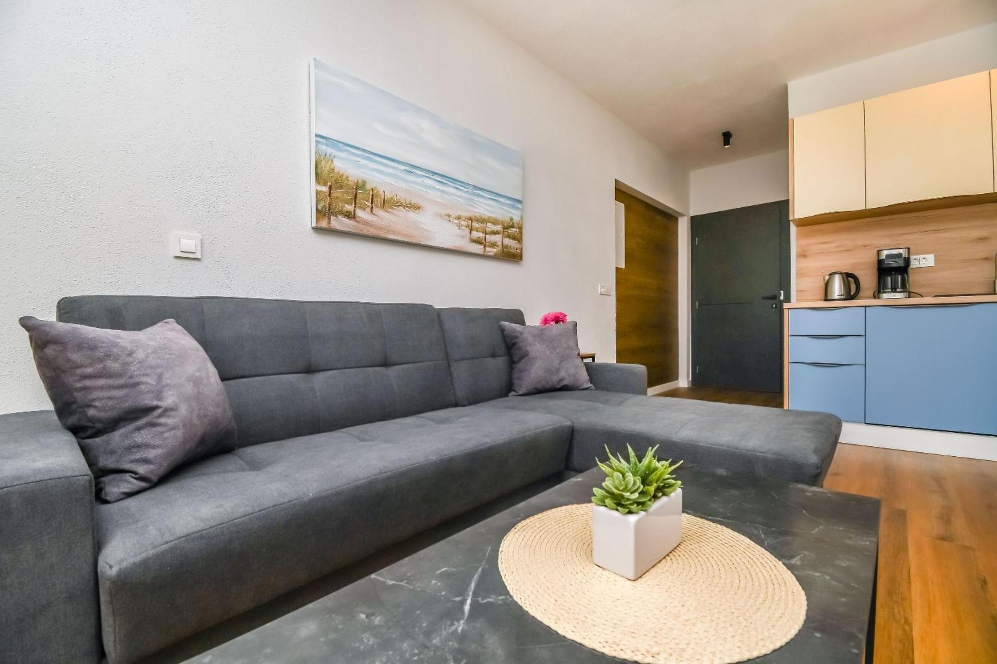 Apartments Neli โตรกีร์ ภายนอก รูปภาพ