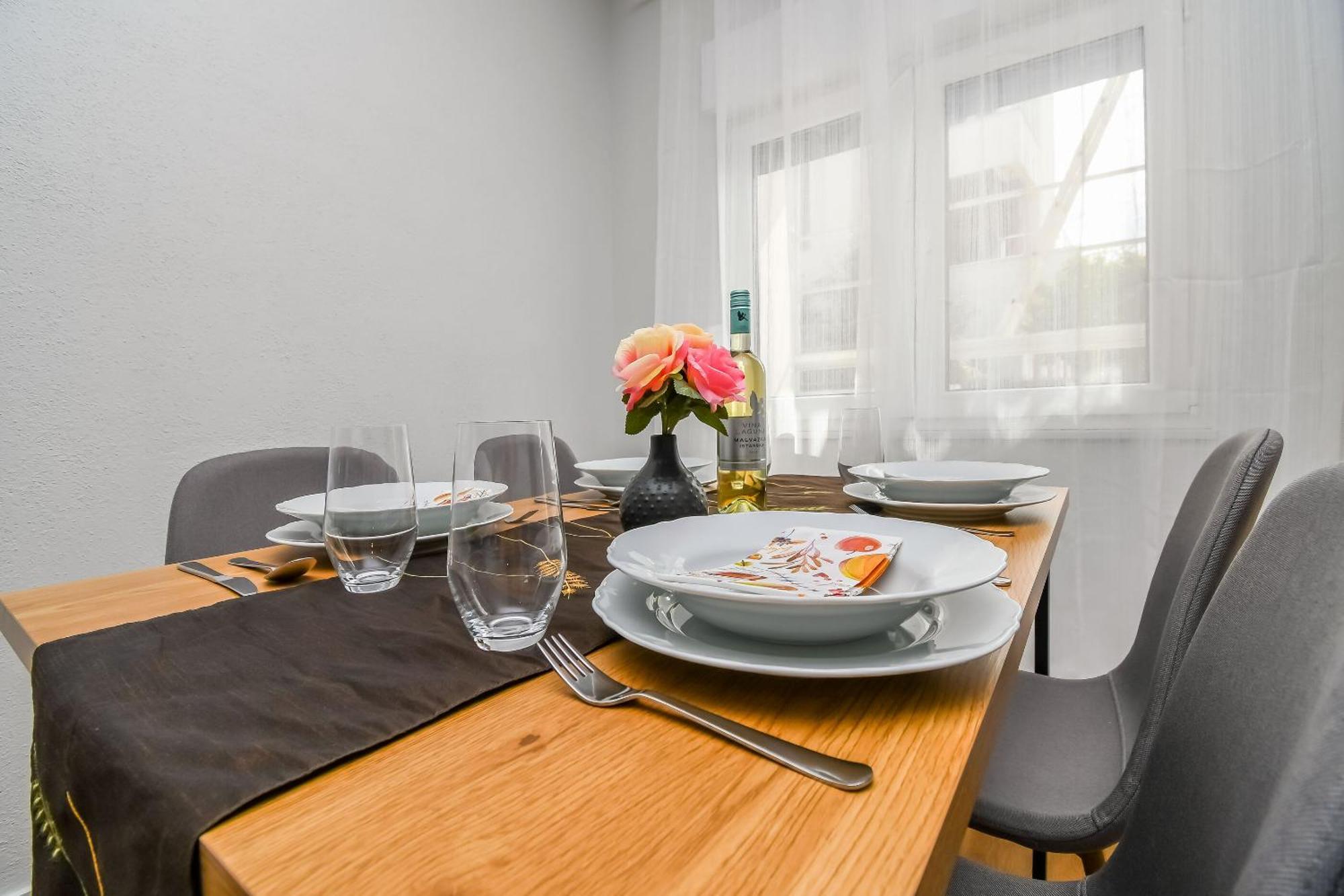 Apartments Neli โตรกีร์ ภายนอก รูปภาพ