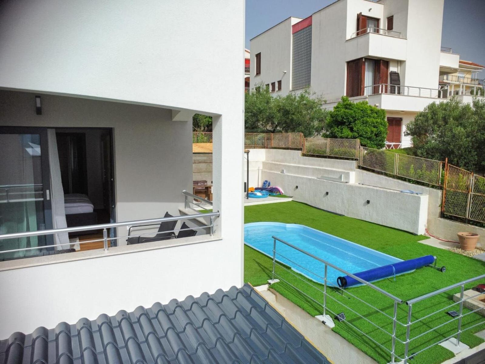 Apartments Neli โตรกีร์ ภายนอก รูปภาพ