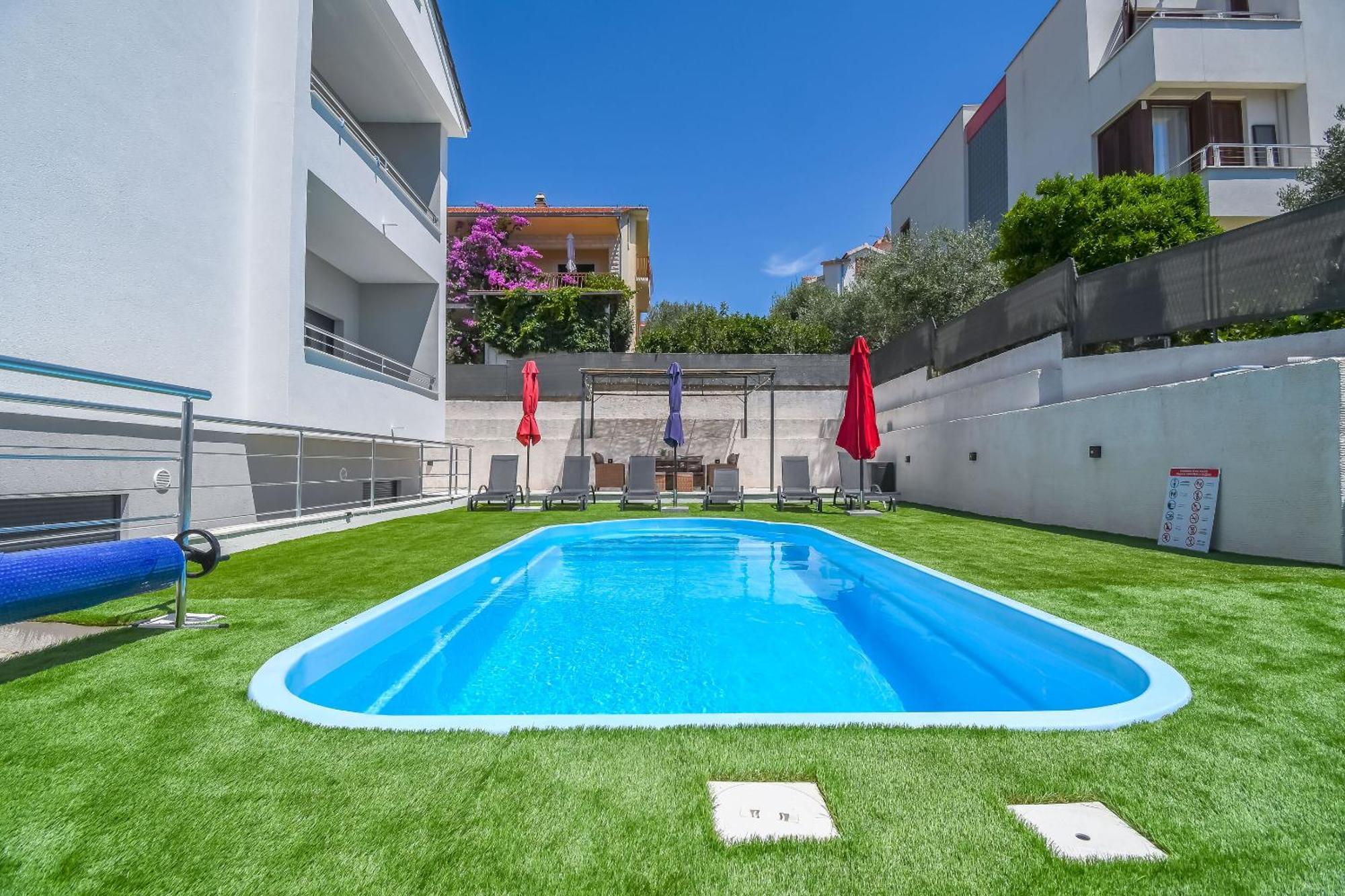 Apartments Neli โตรกีร์ ภายนอก รูปภาพ
