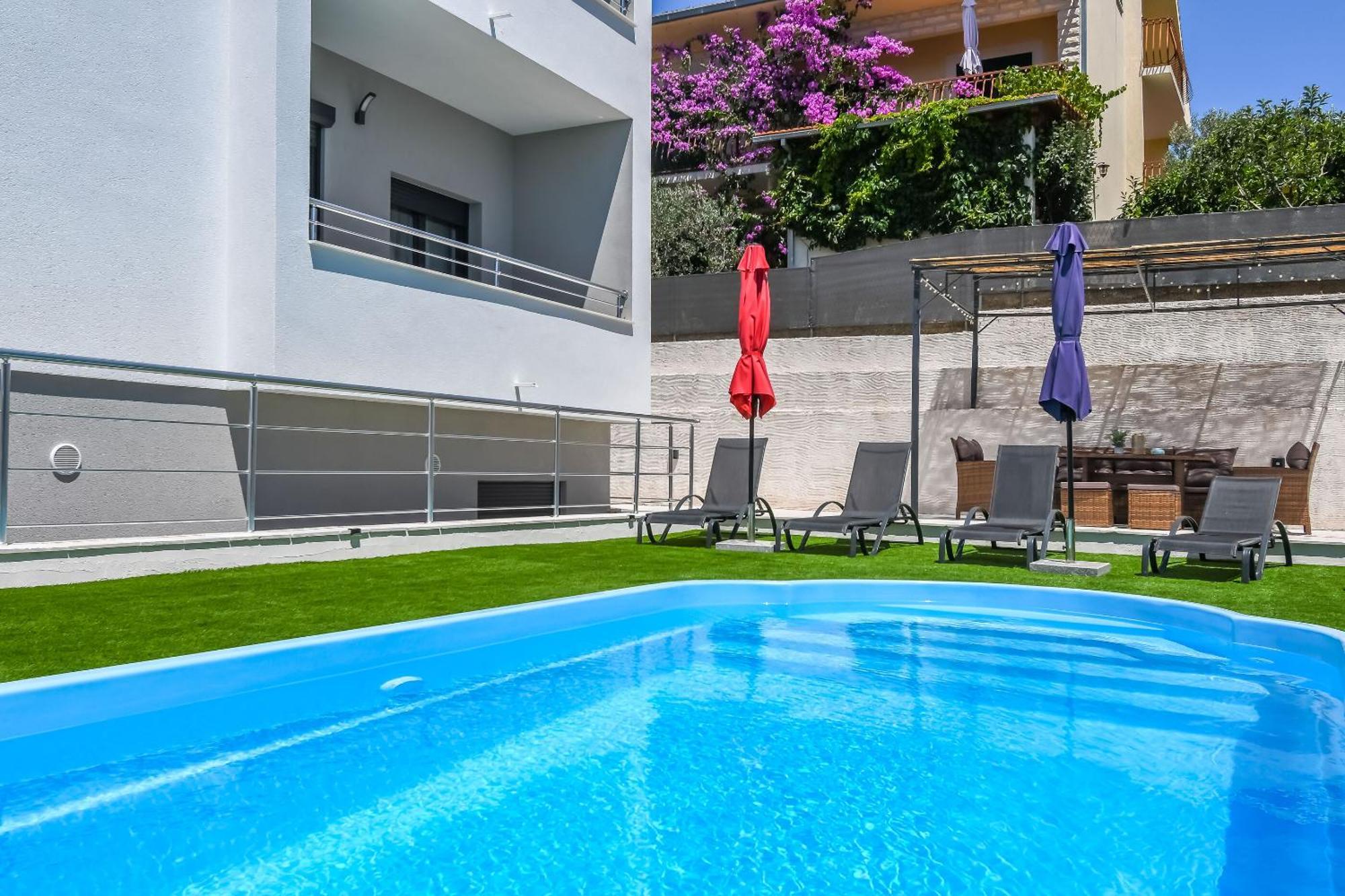 Apartments Neli โตรกีร์ ภายนอก รูปภาพ