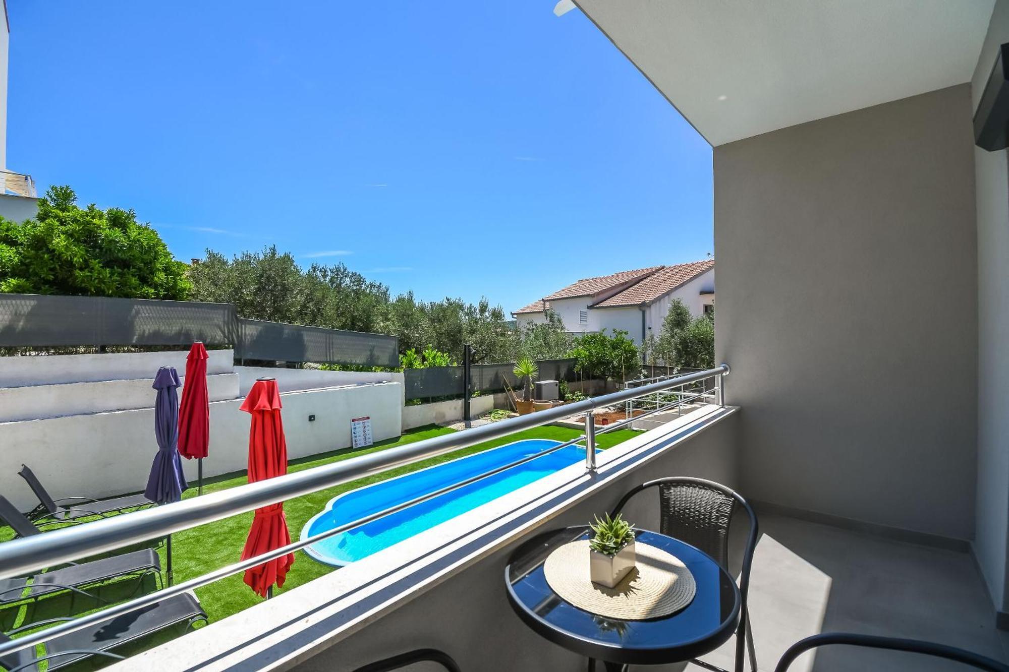Apartments Neli โตรกีร์ ภายนอก รูปภาพ
