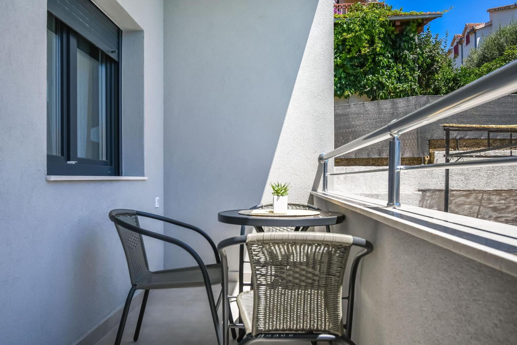 Apartments Neli โตรกีร์ ภายนอก รูปภาพ